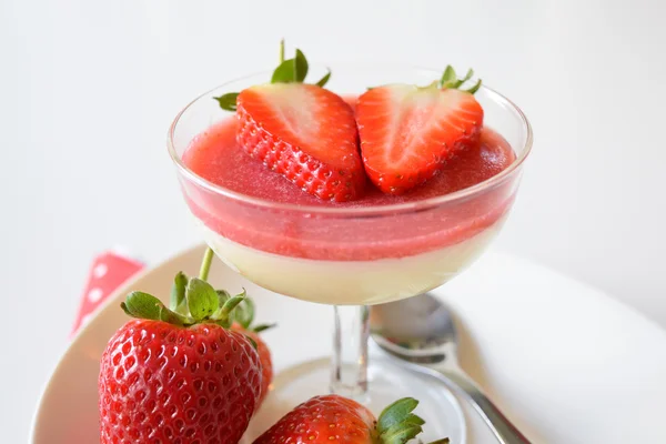 Lezzetli kırmızı taze çilek 