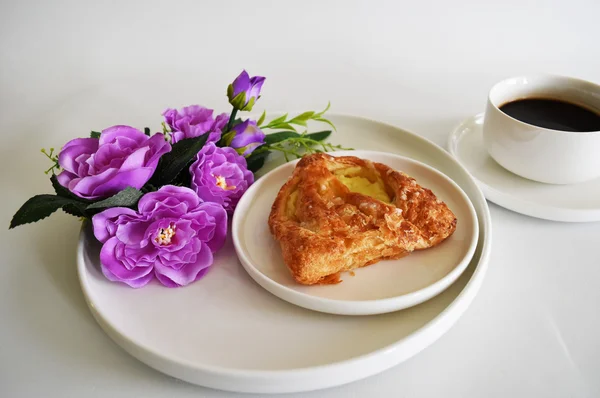 Danish pastry vanilla cream and coffee — Stock Photo, Image