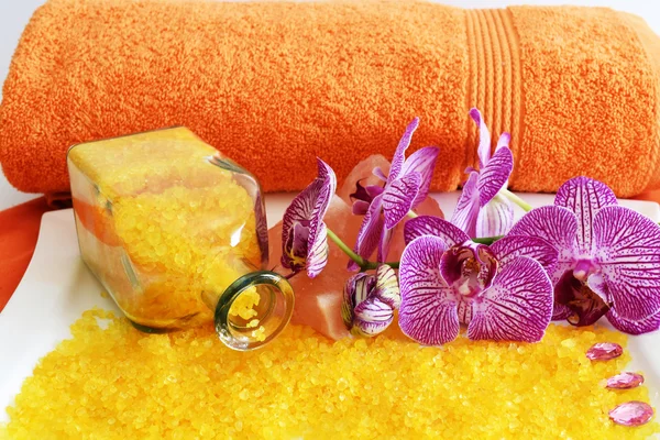 Beautiful spa setting with orchid flower — Stock Photo, Image