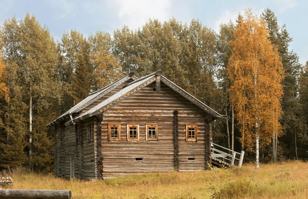 Régi orosz fából készült ház. — Stock Fotó