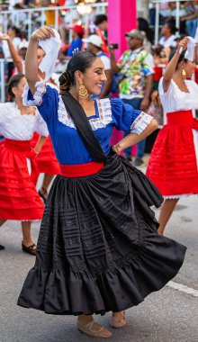 Punta Cana, Dominik Cumhuriyeti - 21 Şubat 2026: Punta Cana 'da Renkli Geleneksel Karnaval, Yıllık Festival 2026