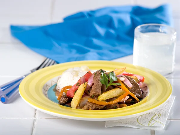 Perulu et ve soğan stir fry, Lomo Saltado