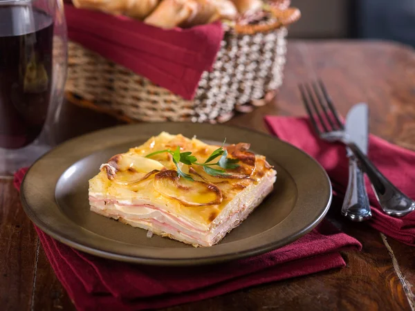 Pastel de baba, tipik bir Perulu patates ve ham güveç