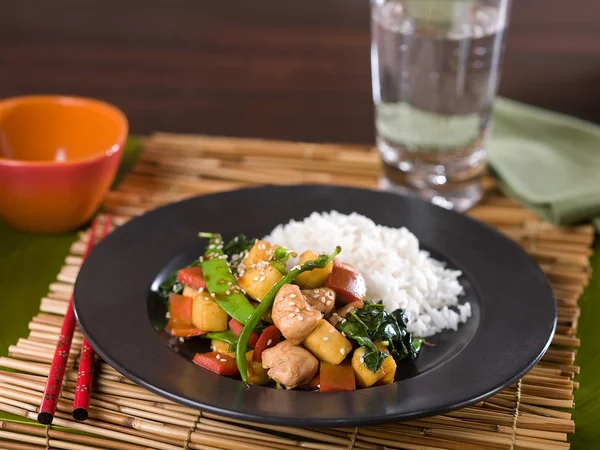 Çin tavuk Teriyaki ve sebze stir fry