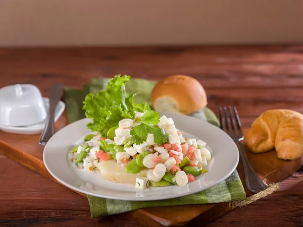 Solterito, Mısır ve lima fasulyesi salatası, tipik bir Perulu yemek