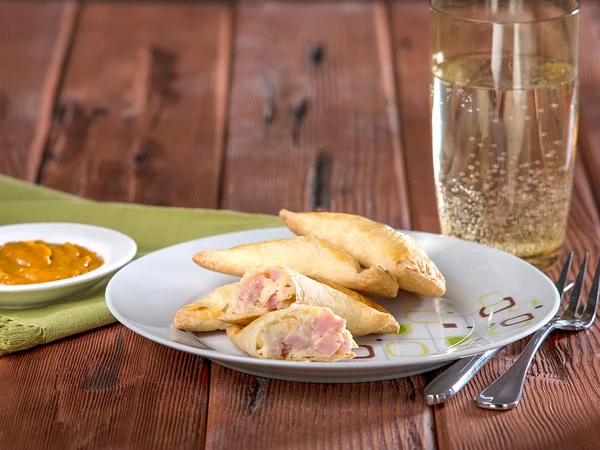 Jambonlu ve peynirli empanadas, Empanadas mixtas, tipik bir Perulu yemek