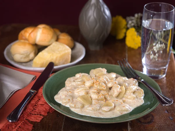 Patates gnocchi kremsi Alfredo sos
