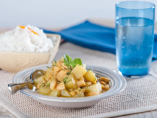 Cau cau, tipik Perulu işkembe ve patates güveç