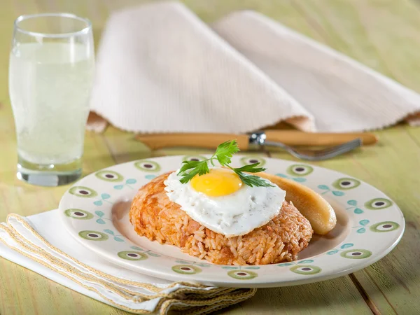 Tacu Tacu, yeniden kızarmış fasulye ve pirinç çanağı, tipik Perulu mutfağı