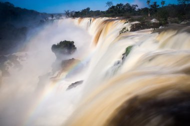 Iguazu Şelaleleri ile gökkuşağı, Arjantin