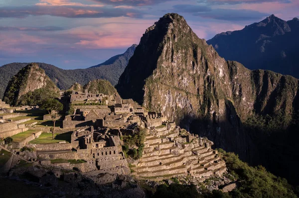 Nascer do sol na cidade de Machu Picchu Inca, Peru — Fotografia de Stock