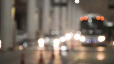 Sokakta araba hafif Bokeh.
