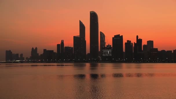 Salida del sol en Abu Dhabi, Emiratos Árabes Unidos — Vídeos de Stock