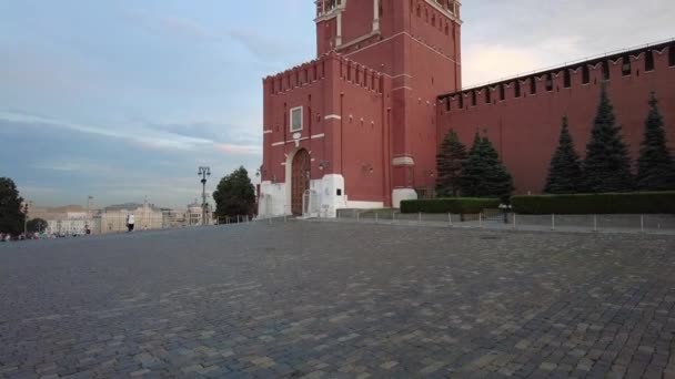 MOSCOU, RUSSIE - 15 juillet 2021 : Vue du Kremlin à Moscou, Russie. Panoramique de haut en bas. — Video