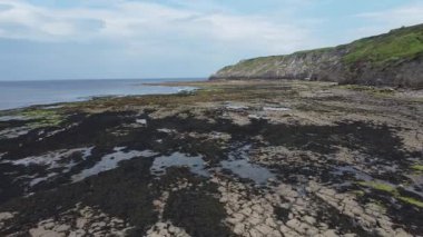 İngiliz kıyıları Scarborough yakınlarında sular çekilmişti.