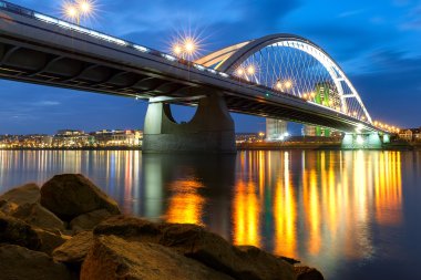 Apollo köprü gece, Bratislava