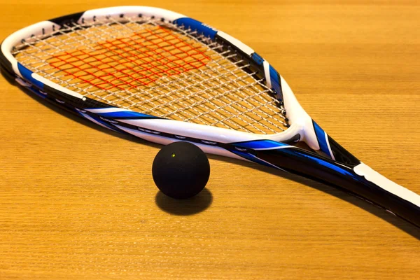 Squash raket ve top