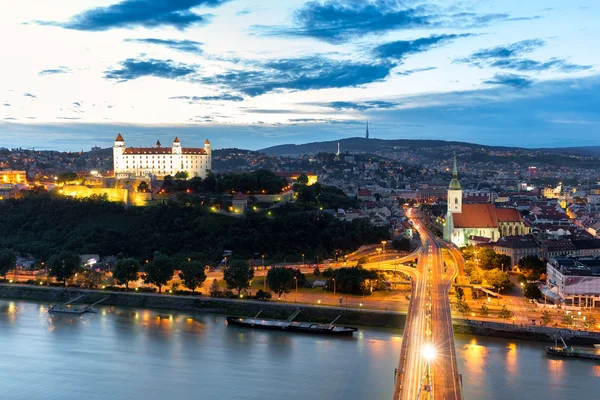 Bratislava Castle - panoramik Kalesi ve eski şehir