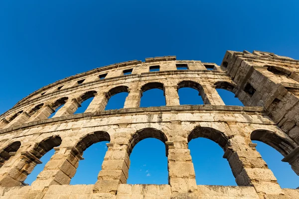 Anfiteatro romano antigo em Pula, Croácia, Europa — Fotografia de Stock