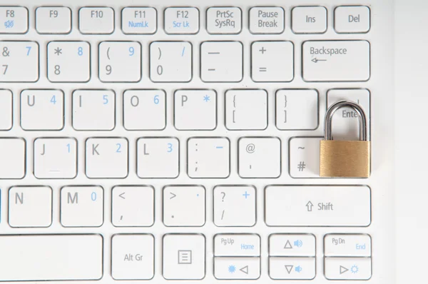 Internet biztonsági koncepció lakattal a számítógép védelme — Stock Fotó