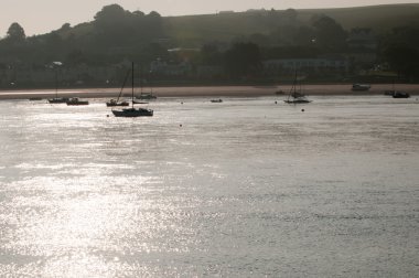 Okyanus su üzerinde gündoğumu