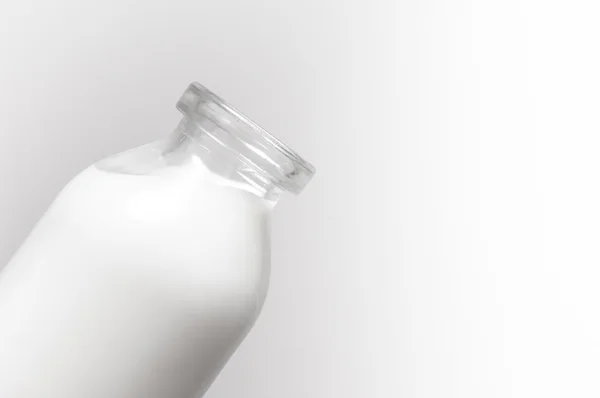 Viejo estilo botella de leche de vidrio —  Fotos de Stock
