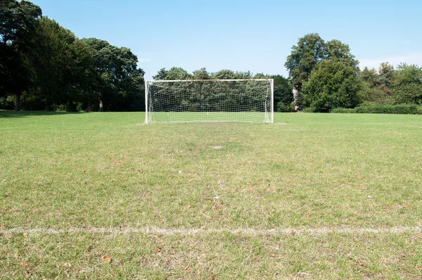 Futbol Saha Kaleler Net Bir Futbol Sahası Üzerinde — Stok fotoğraf