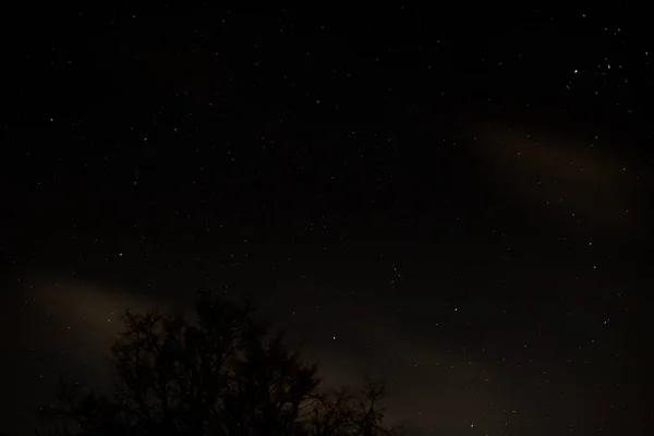Blick Auf Sterne Einem Klaren Nachthimmel Mit Bewegung Wolken Die — Stockfoto