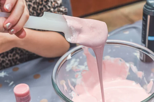 Barn Aktivitet Att Göra Slem Som Ett Vetenskapligt Experiment För — Stockfoto