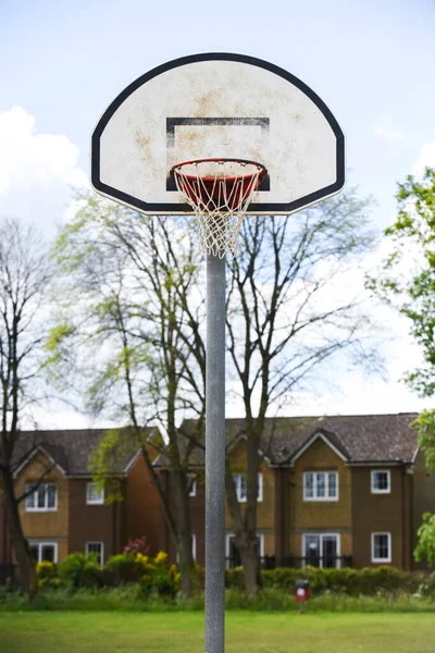 Basketballkorb Mit Netz Auf Einem Outdoor Basketballfeld — Stockfoto