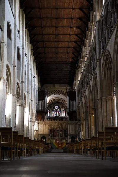 St Albans - İngiltere - 19 Mayıs 2021 - St Albans Katedrali iç mimarisi