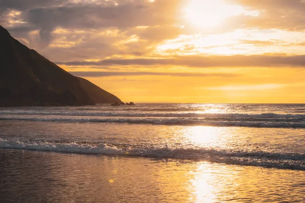 Мерехтливі Сонячні Промені Воді Видом Море Пляжу — стокове фото