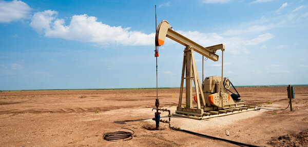 Нефтяной насос на равнинах Западного Техаса
