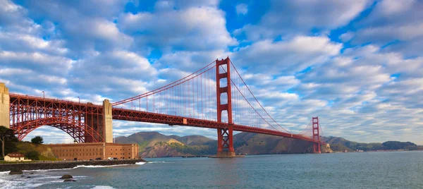 Most Golden Gate i Fort Point — Zdjęcie stockowe