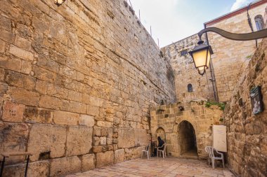 Küçük Batı Duvarı, Müslüman Mahallesi 'nde gizli bir bölüm.