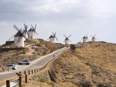 Ünlü geleneksel yel değirmenleri Consuegra, Toledo, İspanya