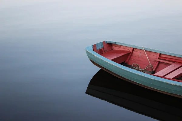 The boat on the water — Stock Photo, Image