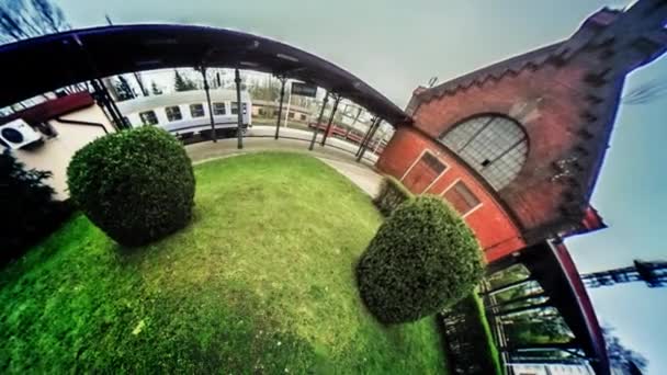 People on a Platform Train Station vr Video 360 Little Planet Video Trains Arrive and Leave Passengers Take a Train Red Bricks Buildings Man in Yellow — Stock Video