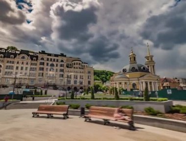 Posta Bölgesi. Kyiv 'in en eski karelerinden biri. İsa 'nın Doğumu Kilisesi. Kyiv 'deki Tarihi Yer, Dinlenme Yeri