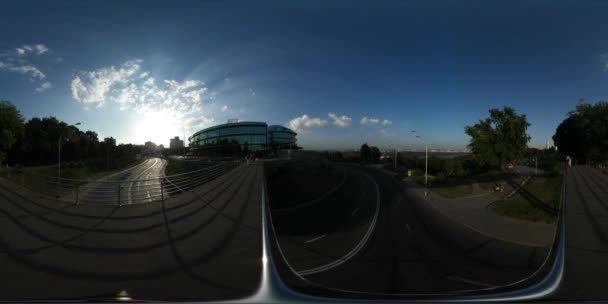 360Vr Video People Silhouettes Kiev Cityscape City Day People Walking by Pedestrian Bridge Glass Building in Sunset Rays Cars Are Driven Under Bridge — Stock Video