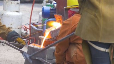 Wroclaw, Polonya - 18 Haziran 2016: Wroclaw (Polonya) 'da Yüksek Sıcaklıklar Festivali' nde Kindling Eriyen Fırın 'ı içeren küçük bir çelik grubu. İşçiler Özel Giyer 