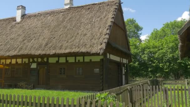 Típica cabaña eslava Antiguos tiempos — Vídeo de stock