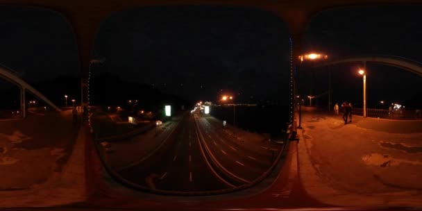 360Vr Video People on a Night Bridge Highway Cars Are Driven by the Road Under Bridge Tourist is Stops Approaches to Camera Evening Cityscape Dark Sky — Stock Video