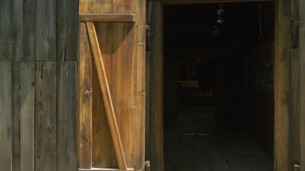 在老教堂的入口 — 图库视频影像
