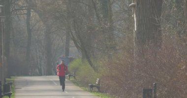 Adam bir dürtmek Central City Park üzerinde yapar