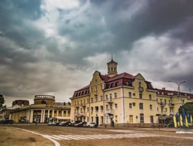 Chernigov, Central Square meydanında kırmızı