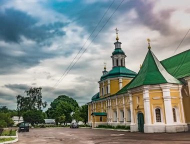 Chernigov Trinity Katedrali kilisesine yemekhane