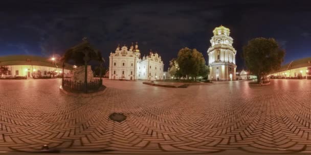 360 vr サンレミバスティオン ビデオ。キエフ ・ ペチェールシク大修道院での夜 — ストック動画