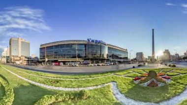 Kiev'deki Zafer Meydanı. Zafer Dikilitaş.