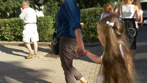 Little Girl Dressed School Uniform Walks School Mother — Stock Video